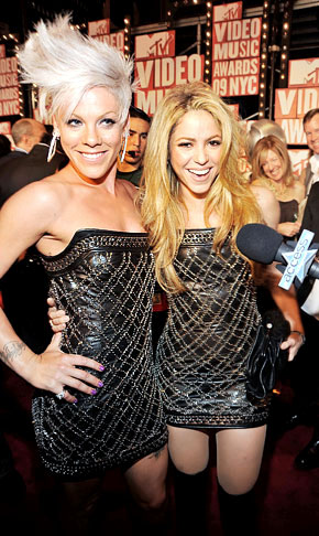 vma-pinkshakira