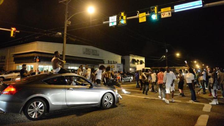 Protestors gather at the intersection of N. Foster and Fairfields after Sterling's death.
